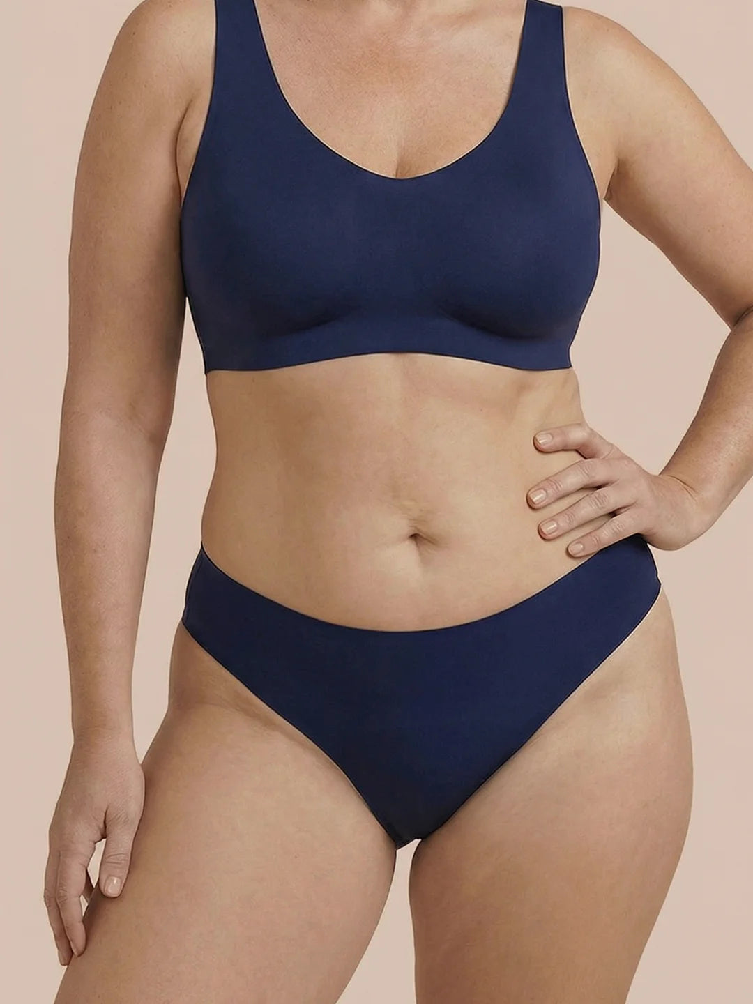 Saumaton Brazilian | Kevyt virtsankarkailu | Erittäin pehmeä & saumaton | 100% vuotosuoja & luomupuuvilla | Sininen