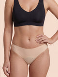 Menstruatie ondergoed apricot, close-up van gedragen classic 2.0 brief aan de voorkant