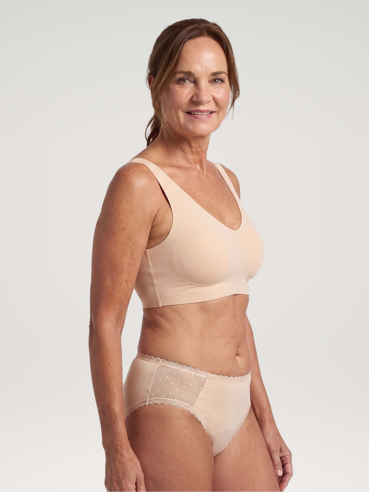 Everyday Brief apricot, driekwart aanzicht aan model
